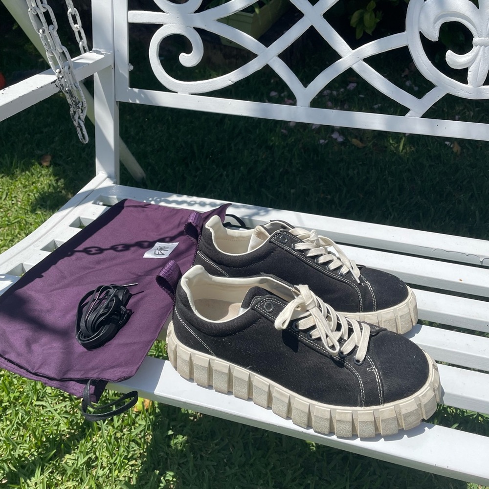 eyetys odessa platform sneaker black and white